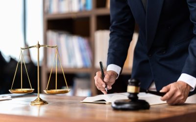 judge-gavel-with-justice-lawyers-having-team-conce-BYYF5MH.jpg